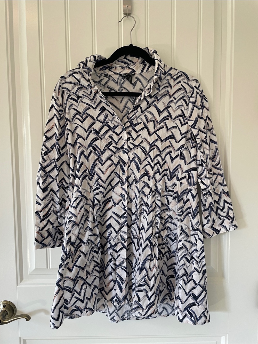 NIC+ZOE White and Navy Patterned Buttoned Blouse